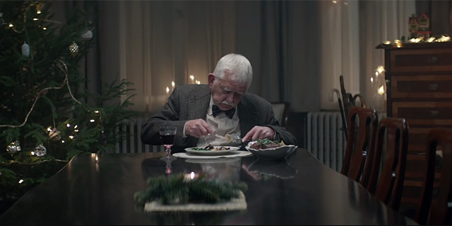 Em comercial alemão, idoso finge sua morte para unir a família no Natal