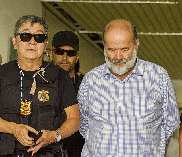 Joo Vaccari Neto, ex-tesoureiro do PT, deixa o IML aps a realizao de corpo delito em Curitiba, em abril