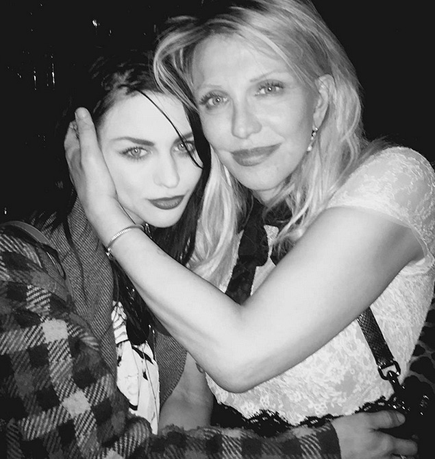  courtney love I'm so blessed to be the mother of the world's most incredible daughter. Kurt this is thinking of you dude. ❤ ❤❤❤❤❤❤❤❤❤❤ #family #motherdaughter # frances bean cobain
