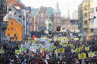 Cerca de 30 mil pessoas foram às ruas em Copenhague (Dinamarca) para pedir acordo ambicioso e empenhado à Conferência sobre o Clima da ONU.