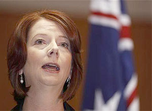 Premi australiana, Julia Gillard, em coletiva na Casa do Parlamento; ela volta a prometer taxao de carbono