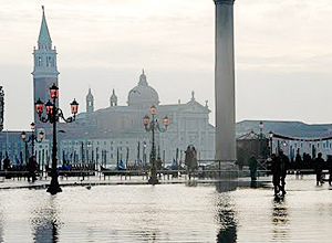 Praa So Marco, em Veneza, na Itlia, um dos principais pontos tursticos da cidade; rea sofre inundaes com mars