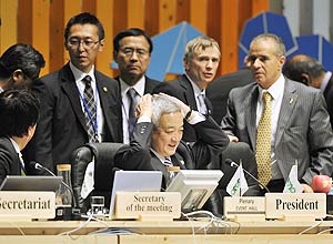 Ministro do Meio Ambiente do Japão, Ryu Matsumoto preside sessão da COP-10, a convenção da ONU sobre diversidade