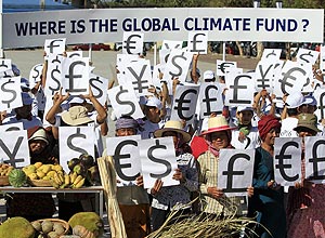 Ativistas na Camboja exigem fundo global para o clima; cpula global climtica comea nesta segunda em Cancn, no Mxico