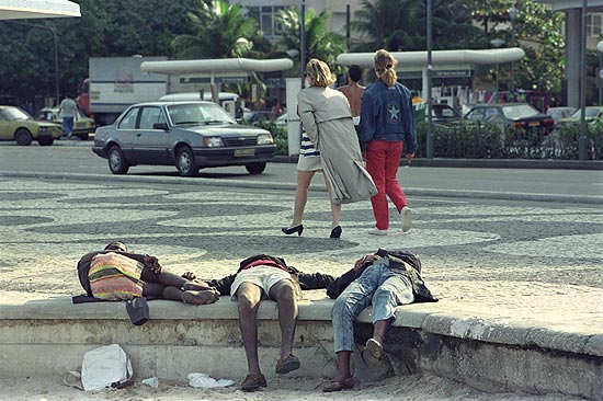 Mendigos em Copacabana, no Rio de Janeiro