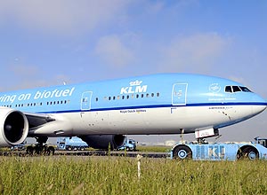Avião da companhia KLM realiza voo com biocombustível