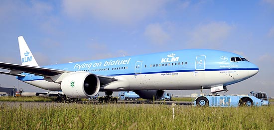 O avião da companhia aérea holandesa KLM, o Boeing 777-200, usa óleo de fritura de bares e restaurantes