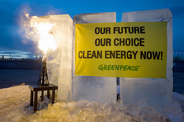 Protesto do Greenpeace em frente ao local de reuniões do IPCC, em Estocolmo