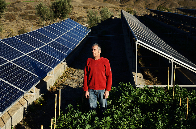 Justo Cruz Rodriguez, em sua fazenda solar Murcia, na Espanha