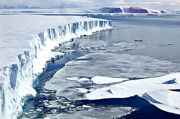 Geleira parcialmente derretida na Antrtida por causa do aquecimento global