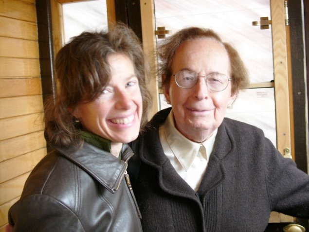 A jornalista nova-iorquina e ganhadora de um Pulitzer Susan Faludi com o pai, Stfanie, em 2010, em Budapeste