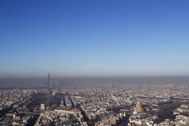 Foto mostra a poluio em Paris