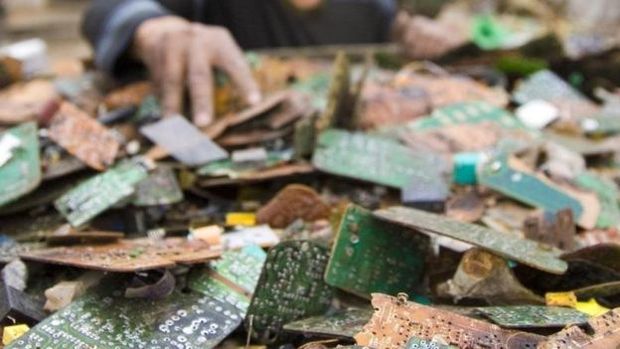Cientistas buscam mtodos para tornar reciclagem de telefones mais limpa