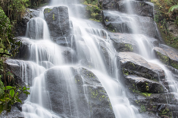 Cachoeira Vu da Noiva no Parque Nacional de Itatiaia, que completa 80 anos em 2017