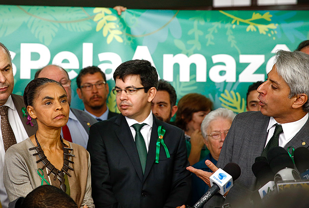 Marina Silva e parlamentares ligados ao meio ambiente fazem ato em Brasília contra o decreto de Renca