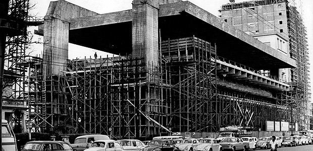 SO PAULO, SP, BRASIL, 00-00-1968: Vista da construo do MASP (Museu de Arte de So Paulo), em So Paulo (SP). (Foto: Folhapress) 
