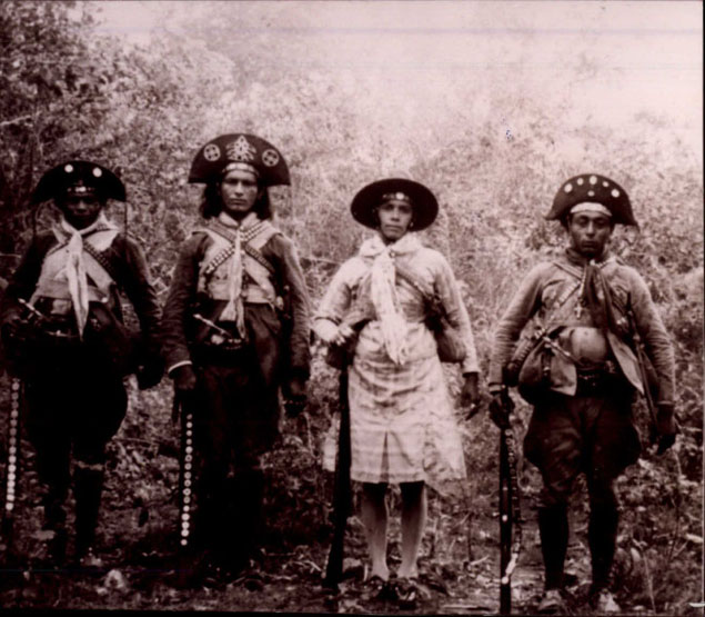 Lampio e Maria Bonita (centro) com integrantes de seu bando