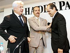 Aldo Rebelo, Arlindo Chinaglia e Gustavo Fruet aps o debate promovido pela Folha