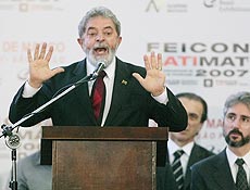 Em SP, Lula diz que no tem pressa para concluir reforma ministerial e elogia o PT