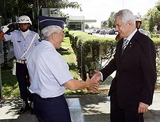 Juniti Saito recebe o presidente da Cmara, Arlindo Chinaglia, no Comando da Aeronutica