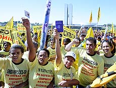 Fora Sindical leva 12 mil trabalhadores para pedir em Braslia a legalizao dos bingos
