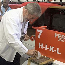 Presidente Lula vota no primeiro turno do PT no diretório de São Bernardo, no ABC