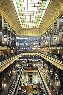 Prédio da Biblioteca Nacional, no Rio, já não tem mais espaço para tantos periódicos