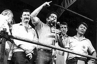H 25 anos, comcios pelas eleies diretas levaram multides para as ruas; Lula e Montoro foram protagonistas do movimento