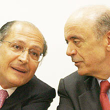Alckmin negou que o fato de ter aceitado o convite de Serra tenha relao com 2010