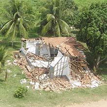Agro Santa Brbara acusa MST de ter destrudo casas durante invaso de fazenda