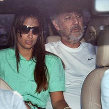 Após dois meses, José Roberto Arruda deixa prisão acompanhado da mulher