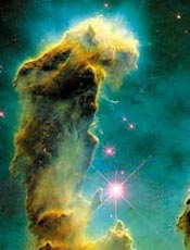 Spitzer revelou poeira csmica destrudas em foto de Hubble