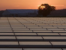 Sol se pe sobre nova planta de energia solar de 11 megawatts no sudeste de Portugal