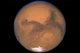 Marte está atualmente a 360 milhões de km da Terra, mas boato na internet diz que são 55,76 milhões de km e prega visão de "duas Luas" no céu