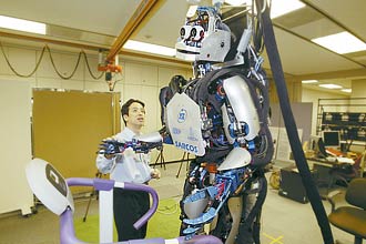 Macaca nos Estados Unidos consegue fazer robô andar no Japão usando só a força do pensamento, noticiou o "The New York Times"