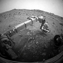 Imagem da Nasa mostra braço da sonda espacial Spirit, que está atolada em Marte