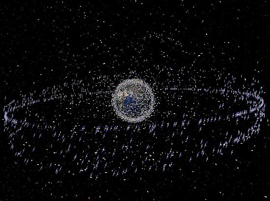 Imagem da ESA (agência espacial europeia) mostra grande quantidade de lixo espacial na órbita terrestre