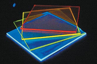 Novo material feito de composto de carbono com pigmentos coloridos ajuda a concentrar a luz; produto amplia em dez vezes a eficiência dos painéis