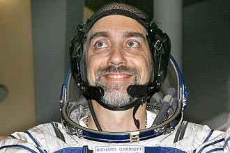 Garriott ser primeiro turista espacial a fazer experimentos cientficos na ISS e a fazer uma caminhada espacial