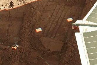 Solo de Marte, explorado pela Phoenix desde maio; sonda vê neve caindo e presença de carbonato