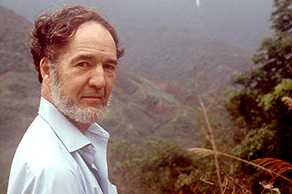 O biólogo Jared Diamond na Nova Guiné