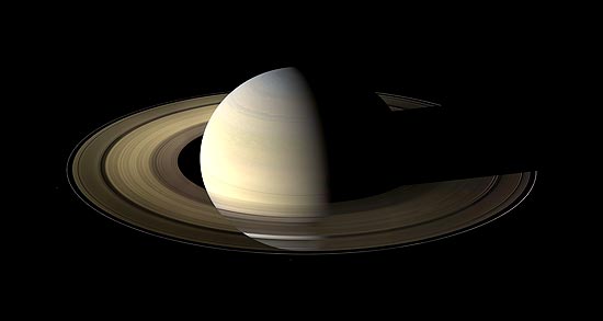 Imagem de Saturno, feita pela sonda espacial Cassini e divulgada pela Nasa ontem; fotos vo ajudar no estudo do planeta