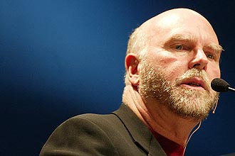 O cientista e pesquisador Craig Venter, que ficou famoso com sua  empresa Celera Genomics, feita para decifrar o genoma humano