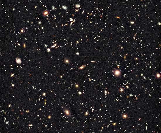Imagem considerada a mais profunda e antiga do universo, com luz infra-vermelha, captada pelo Hubble