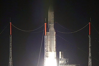 Carregador de satlites Ariane 5 decola na Guiana Francesa.
