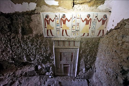 Tumba de 4.200 anos descoberta no Egito; supreendentemente, cores na pared ainda preservam cores vivas