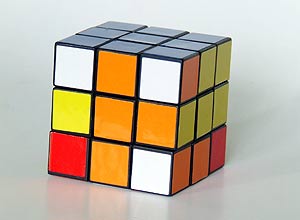 Cubo de Rubik, quebra-cabeça 3D criado pelo húngaro Erdõs Rubik em 1974, pode ser resolvido com até 20 movimentos