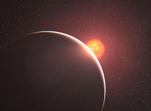 Exoplaneta GJ 1214b orbita anã vermelha (estrela menor que o Sol) e completa uma volta a cada dia e meio terrestre