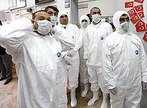 No dia 10 de agosto, a OMS anunciou o fim da pandemia de gripe suna, 14 meses depois de ter declarado nvel mximo de alerta