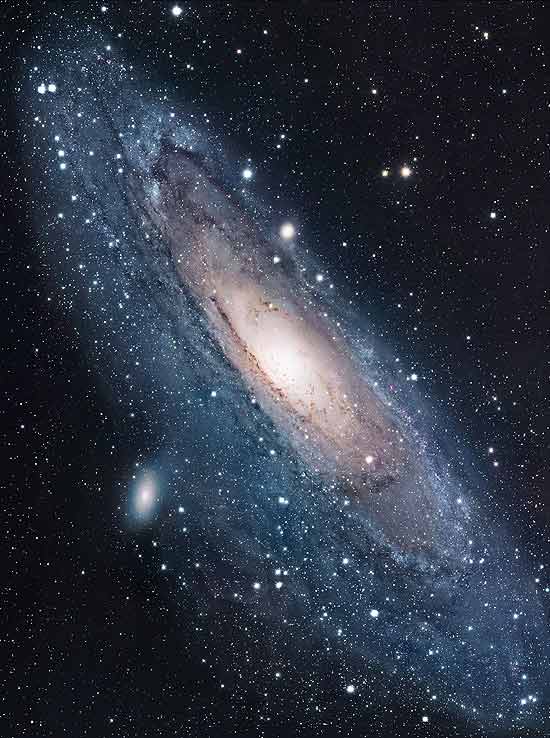 Agência espacial europeia capta imagens da galáxia de Andrômeda feitas por dois telescópios